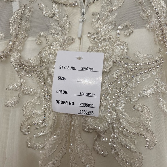 Gallina Signature wedding gown brand new never worn or tailored. Size 10. - Picture 6 of 7